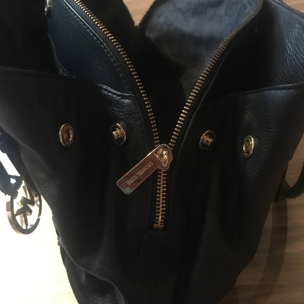 % Authentic Michael Kors - image 5